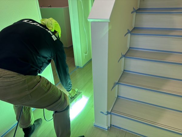 埼玉県さいたま市浦和区 フロアコーティング 施工中の様子