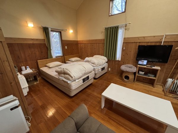 ペット同伴宿泊施設の客室フローリング 滑りにくく仕上げた施工後の床