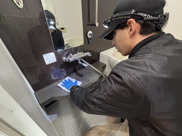 東京都足立区 フロアコーティング 施工中 わんスマイルコート