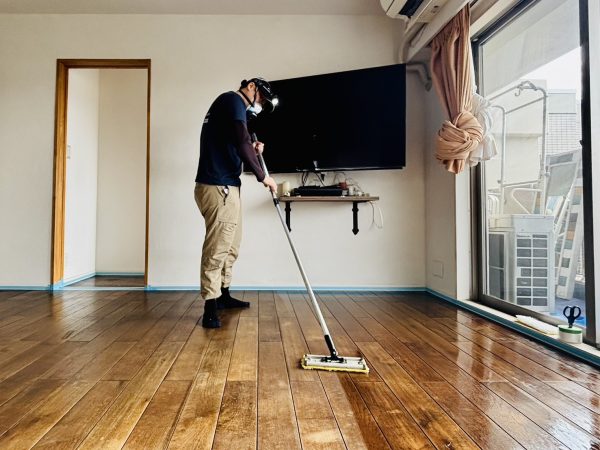 東京都足立区 フロアコーティング 施工中 わんスマイルコート