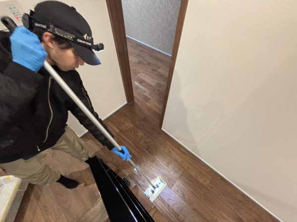 東京都世田谷区 フロアコーティング 施工中 わんスマイルコート