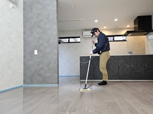 東京都清瀬市 フロアコーティング 施工中 わんスマイルコート