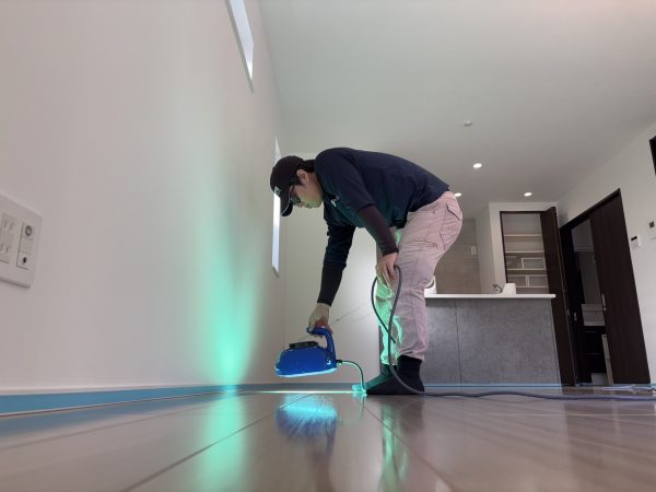 川崎市宮前区 フロアコーティング 施工中 わんスマイルコート