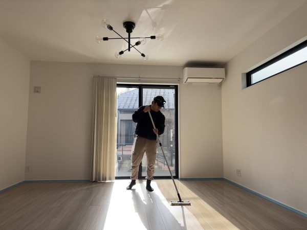 川崎市宮前区 フロアコーティング 施工中 わんスマイルコート