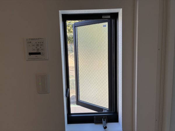 東京都府中市 新築戸建 網戸取付作業後