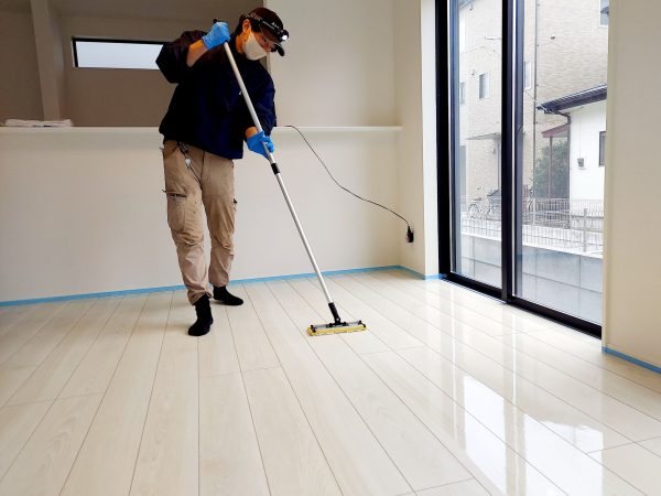 埼玉県川口市 フロアコーティング 施工中 わんスマイルコート