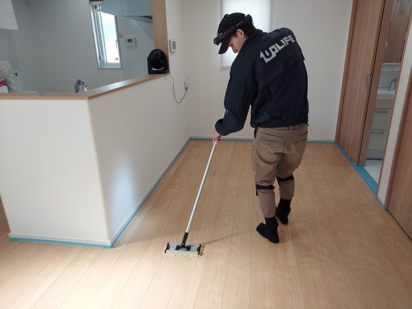 【新潟県長岡市】ペット用フロアコーティング施工事例|新築戸建 わんスマイルコート 新潟県長岡市 フロアコーティング 施工中 わんスマイルコート