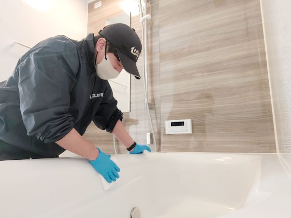 神奈川県横浜市戸塚区 フロアコーティング 施工中 防カビ防汚フッ素コーティング