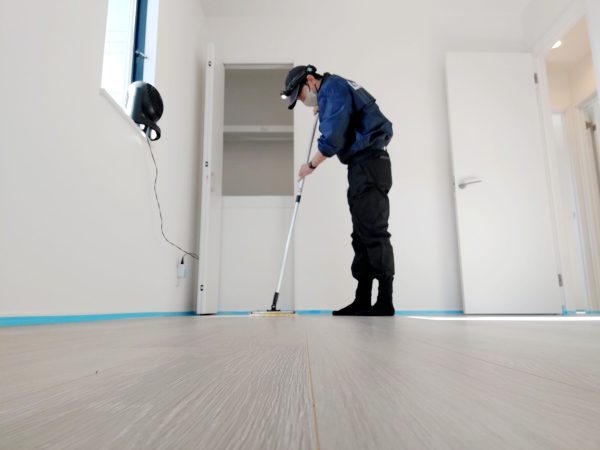 神奈川県横浜市戸塚区 フロアコーティング 施工中 ガラスUVコーティング