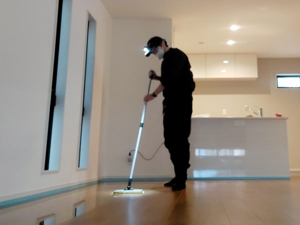 神奈川県川崎市中原区 フロアコーティング 施工中 ガラスUVコーティング