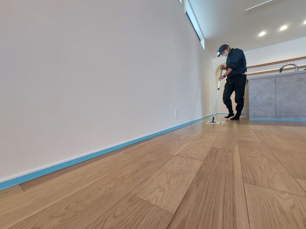 東京都目黒区 フロアコーティング 施工中 ガラスUVコーティング