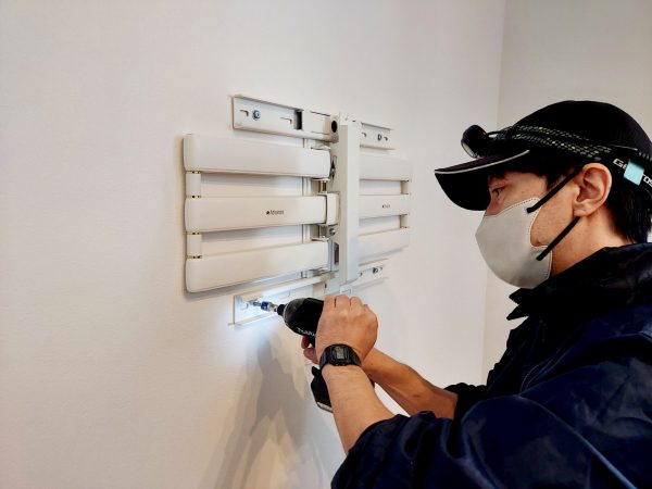 東京都目黒区 フロアコーティング 施工中 壁掛けテレビ金具