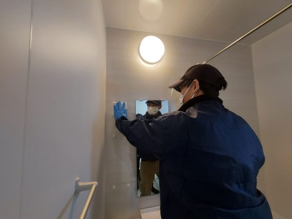 神奈川県相模原市 フロアコーティング 施工中 防カビ防汚フッ素コーティング