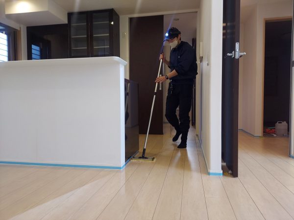 川崎市麻生区 フロアコーティング 施工中 わんスマイルコート
