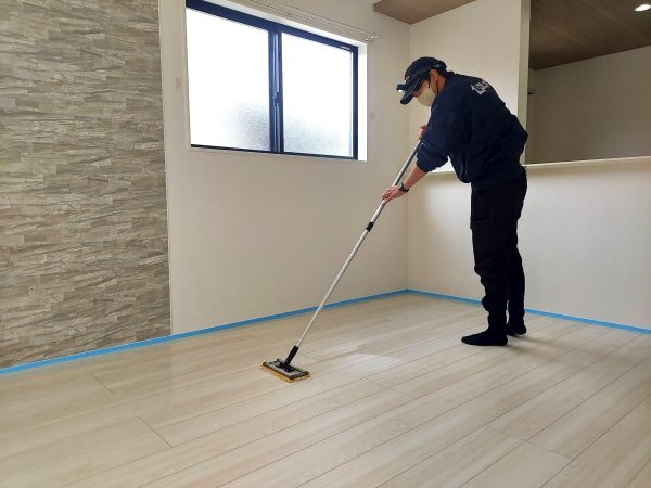 千葉県船橋市 フロアコーティング 施工中 ガラスUVコーティング