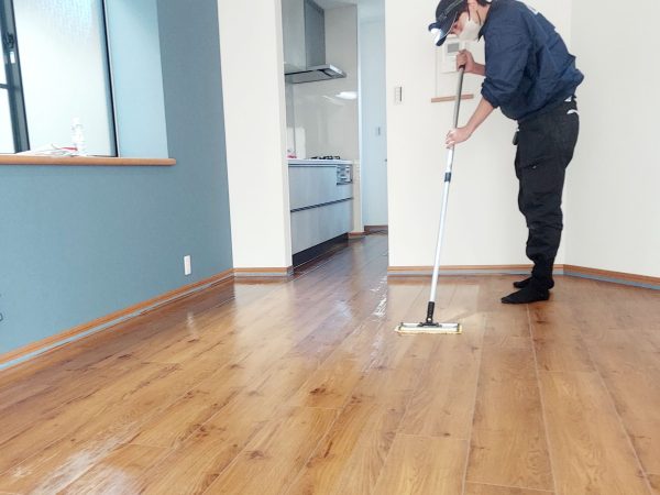 千葉県松戸市 フロアコーティング 施工中 わんスマイルコート