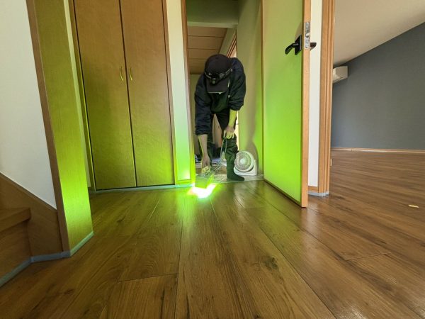 千葉県松戸市 フロアコーティング 施工中 わんスマイルコート