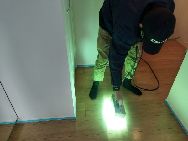 東京都北区 フロアコーティング 施工中 ガラスUVコーティング