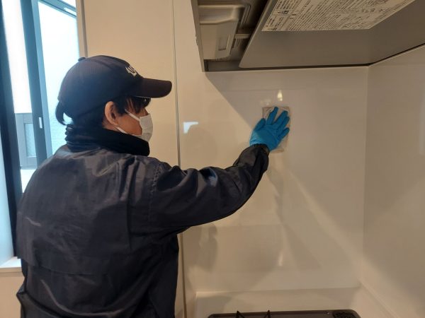 東京都北区 フロアコーティング 水まわり防カビ防汚フッ素コーティン 施工中