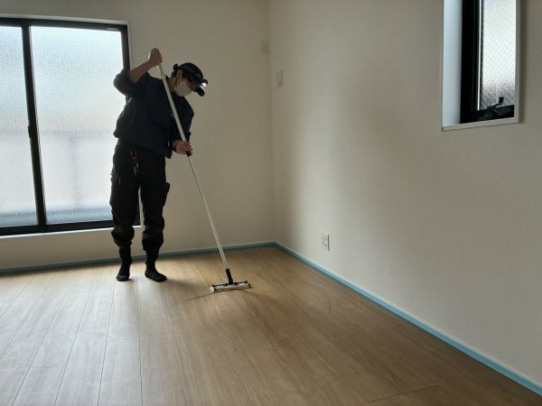 東京都北区 フロアコーティング 施工中 ガラスUVコーティング