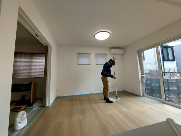 千葉県柏市 フロアコーティング 施工中 ガラスUVコーティング