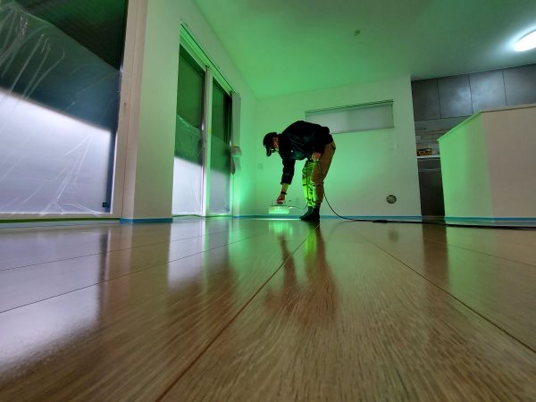 千葉県柏市 フロアコーティング 施工中 ガラスUVコーティング