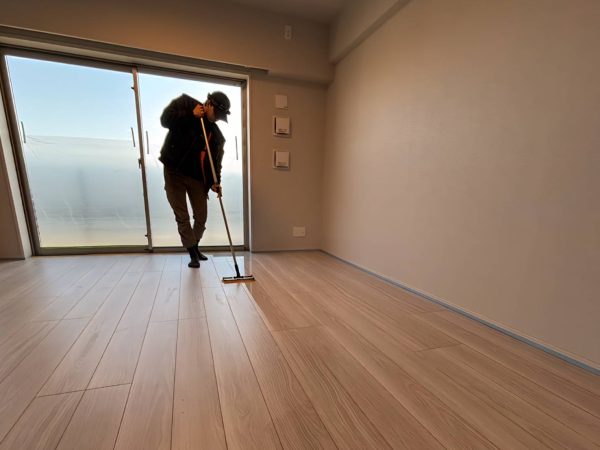 埼玉県和光市 フロアコーティング 施工中 わんスマイルコート