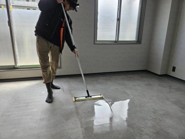 千葉県市川市 フロアコーティング 施工中 わんスマイルコート