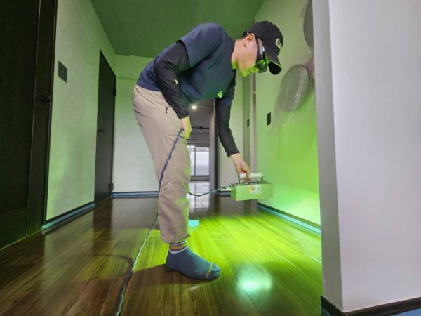 千葉県市川市 フロアコーティング 施工中 わんスマイルコート