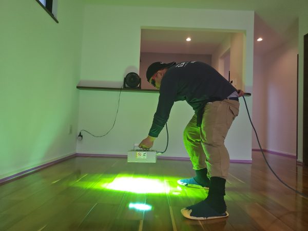 川崎市高津区 フロアコーティング 施工中 わんスマイルコート