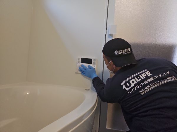 川崎市高津区 フロアコーティング 施工中 防カビ防汚フッ素コーティング