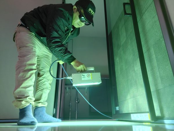 東京都八王子市 フロアコーティング 施工中 UVコーティング　永大リアルフィニッシュ　アトムシリーズ