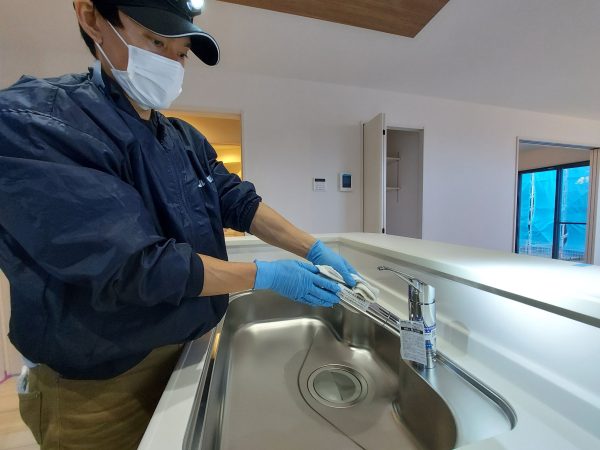 神奈川県横浜市 フロアコーティング 施工中 防カビ防汚フッ素コーティング