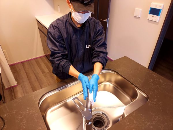 【東京都世田谷区】ペット用フロアコーティング施工事例|リノベーションマンション わんスマイルコート 東京都世田谷区 水まわり防カビ防汚フッ素コーティング 施工中