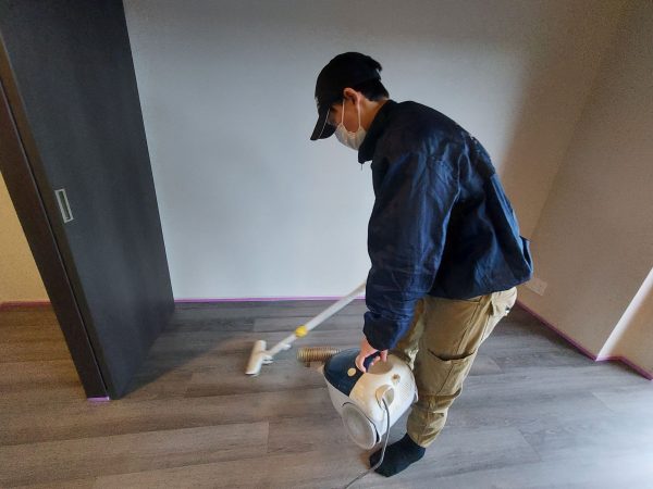 【東京都世田谷区】ペット用フロアコーティング施工事例|リノベーションマンション わんスマイルコート 東京都世田谷区 フロアコーティング 施工中 わんスマイルコート