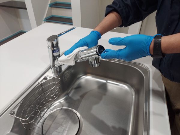 さいたま市大宮区 フロアコーティング 施工中 防カビ防汚フッ素コーティング