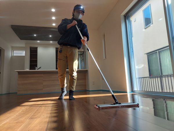 さいたま市大宮区 フロアコーティング 施工中 ガラスUVコーティング