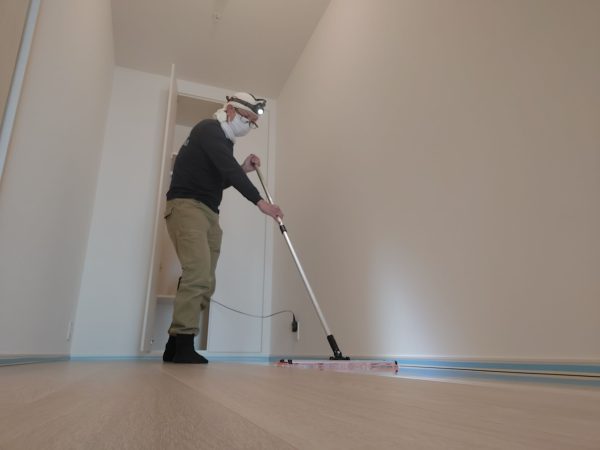 東京都八王子市 フロアコーティング 施工中 わんスマイルコート