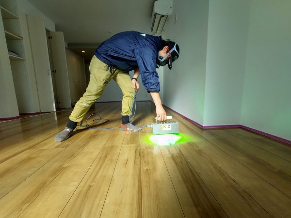 【東京都新宿区】ペット用フロアコーティング施工事例|新築戸建 わんスマイルコート 東京都新宿区 フロアコーティング 施工中 わんスマイルコート