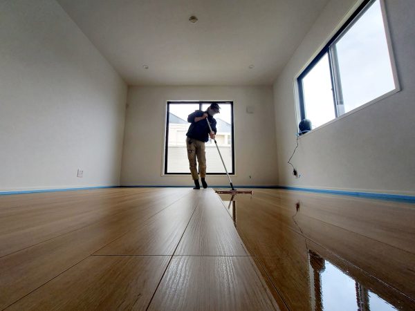 千葉市美浜区フロアコーティング 施工中 わんスマイルコート