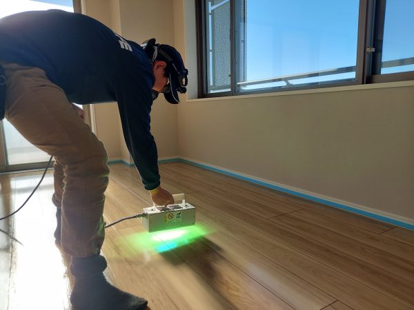 横浜市西区 フロアコーティング 施工中 わんスマイルコート