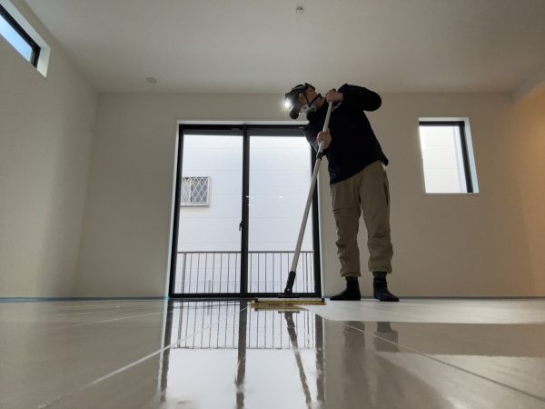 埼玉県ふじみ野市フロアコーティング 施工中 ガラスコーティング