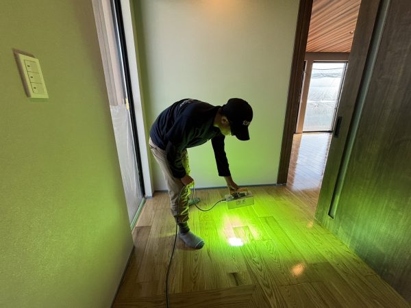 埼玉県富士見市 フロアコーティング 施工中 わんスマイルコート