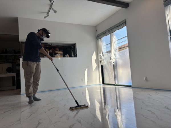 横浜市保土ヶ谷区 フロアコーティング 施工中 わんスマイルコート