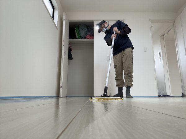 埼玉県上尾市 フロアコーティング 施工中 UVコーティング