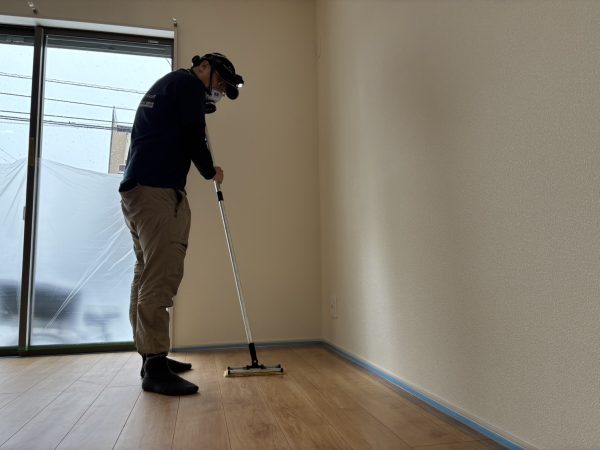 千葉県習志野市 フロアコーティング 施工中 UVコーティング