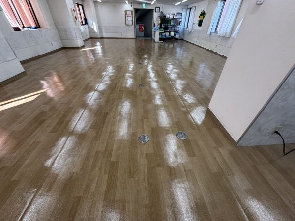 草加整形外科内科のフロアコーティング施工後の床