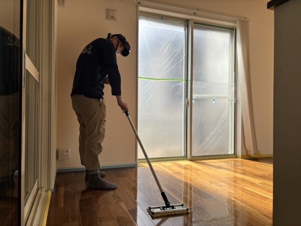 さいたま市中央区 フロアコーティング 施工中 わんスマイルコート