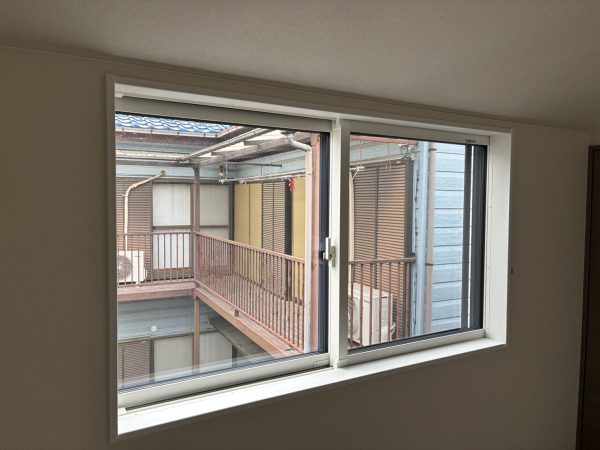 東京都国立市フロアコーティング 施工後 ガラスコーティング 東京都国立市カーテンレール取付前の様子