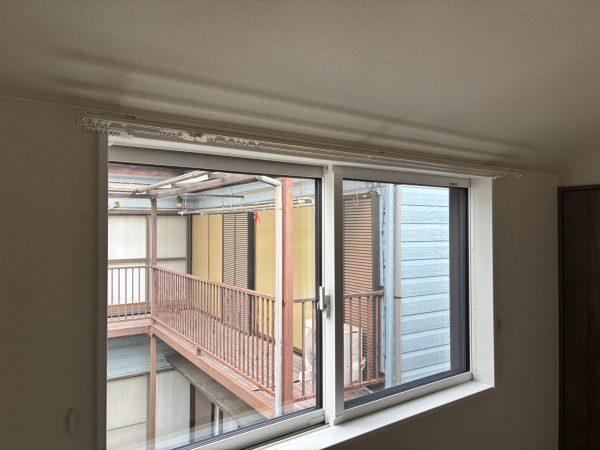 東京都国立市フロアコーティング 施工後 ガラスコーティング 東京都国立市カーテンレール取付後の様子